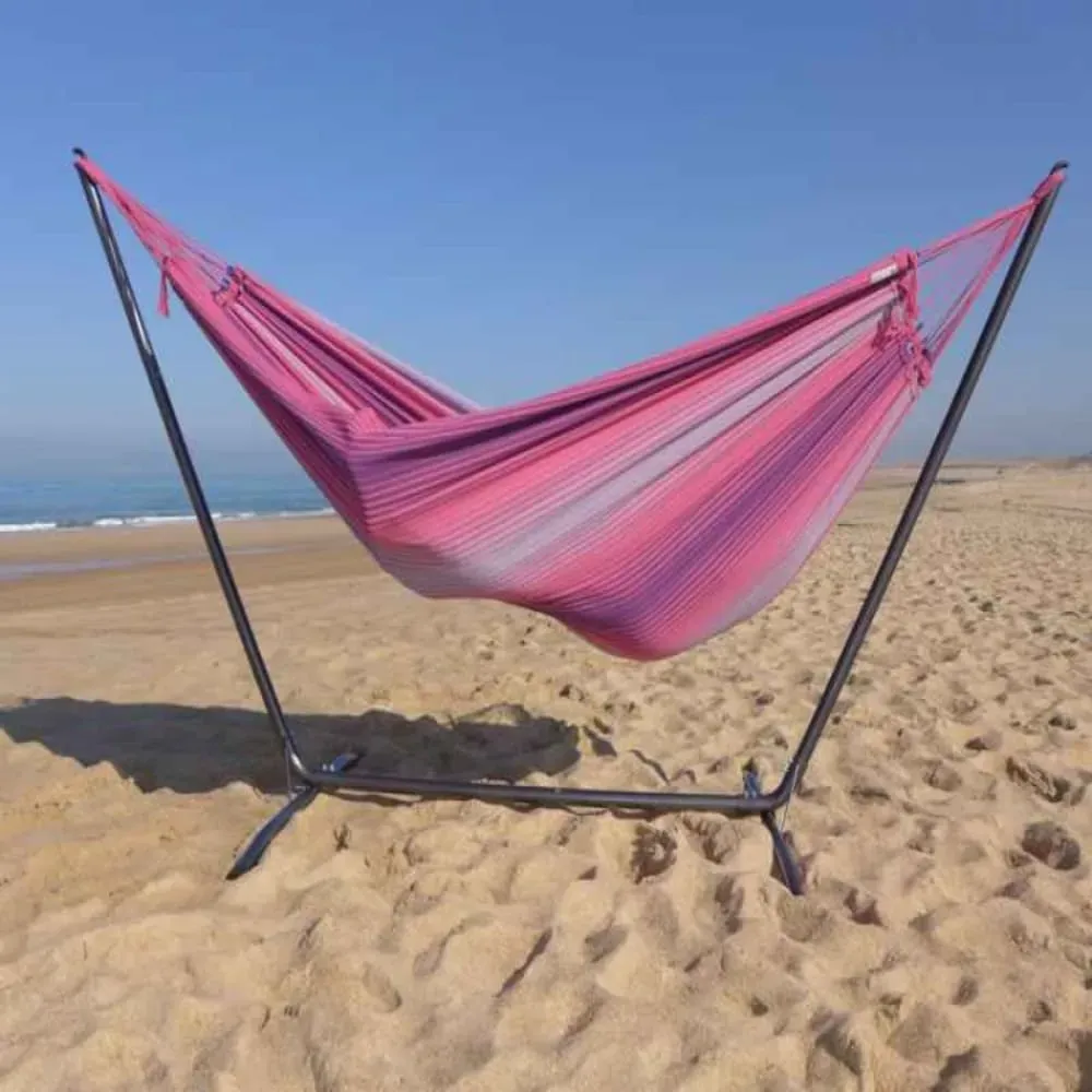 Illustration numéro 3 du produit Hamac XL en coton rose et support en mmétal