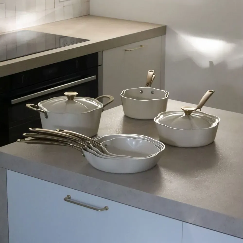 Illustration numéro 3 du produit Poêle en aluminium recyclé beige 28cm en forme de fleur