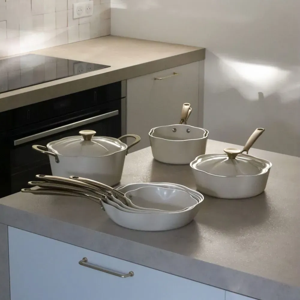 Illustration numéro 3 du produit Sauteuse en aluminium recyclé beige 24cm en forme de fleur