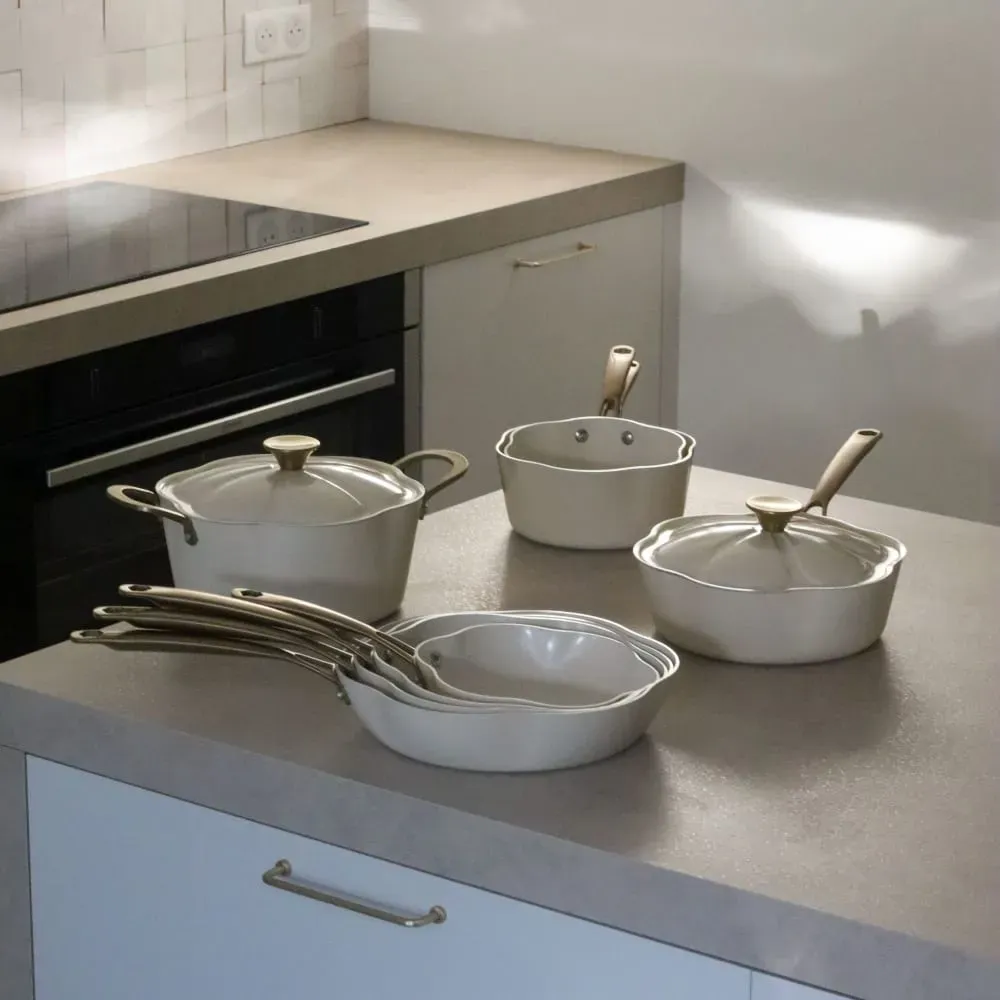 Illustration numéro 3 du produit Poêle en aluminium recyclé beige 24cm en forme de fleur