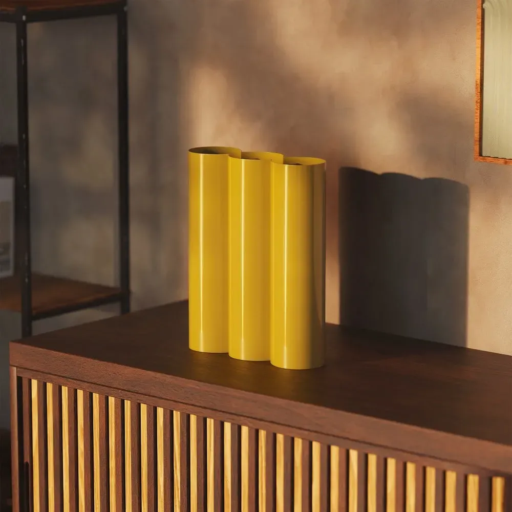 Illustration numéro 3 du produit Vase en métal - Jaune