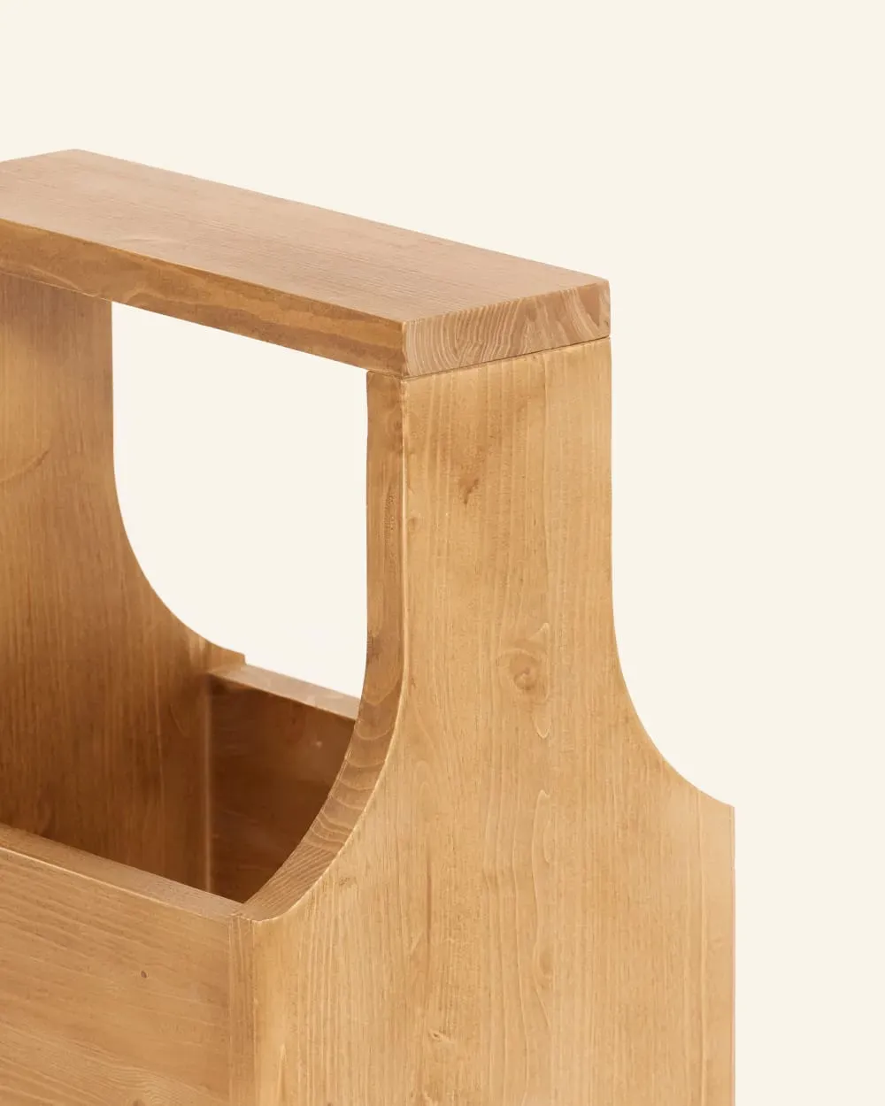 Illustration numéro 3 du produit Meuble d’appoint en bois massif couleur brun clair