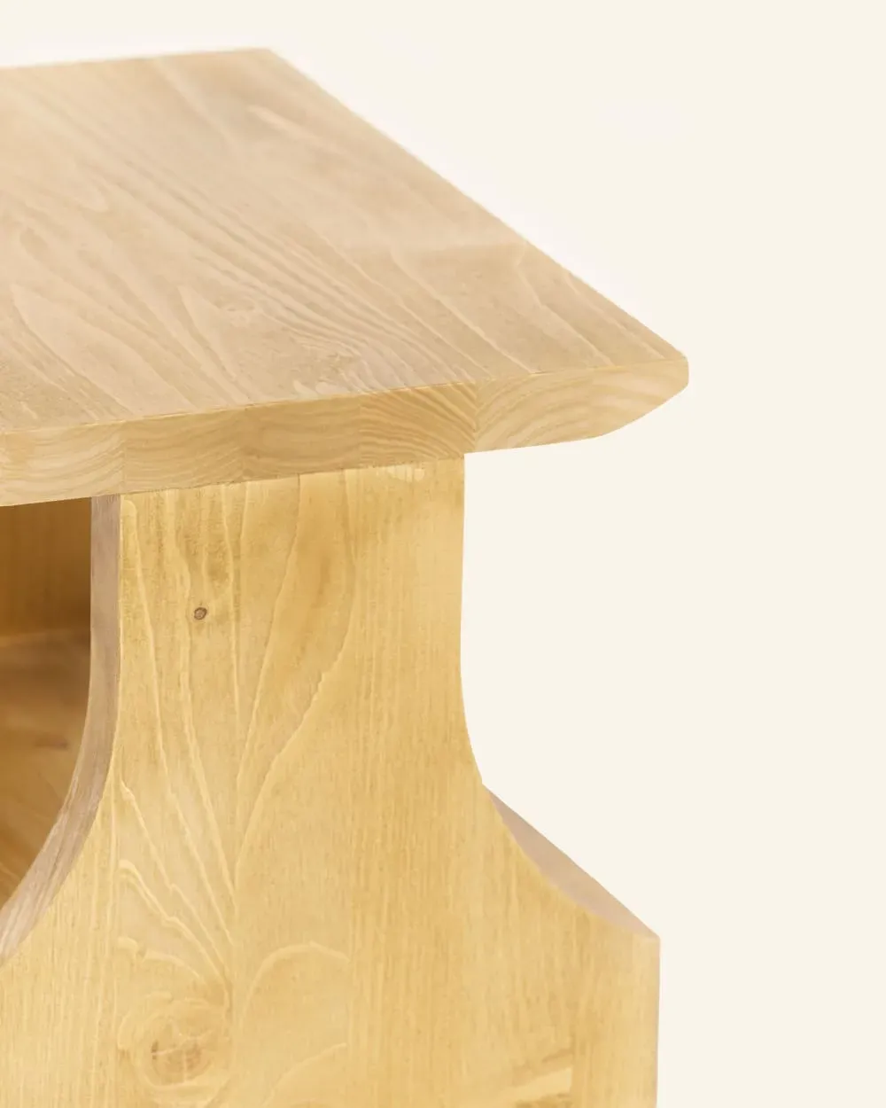 Illustration numéro 3 du produit Tabouret en bois massif couleur naturelle