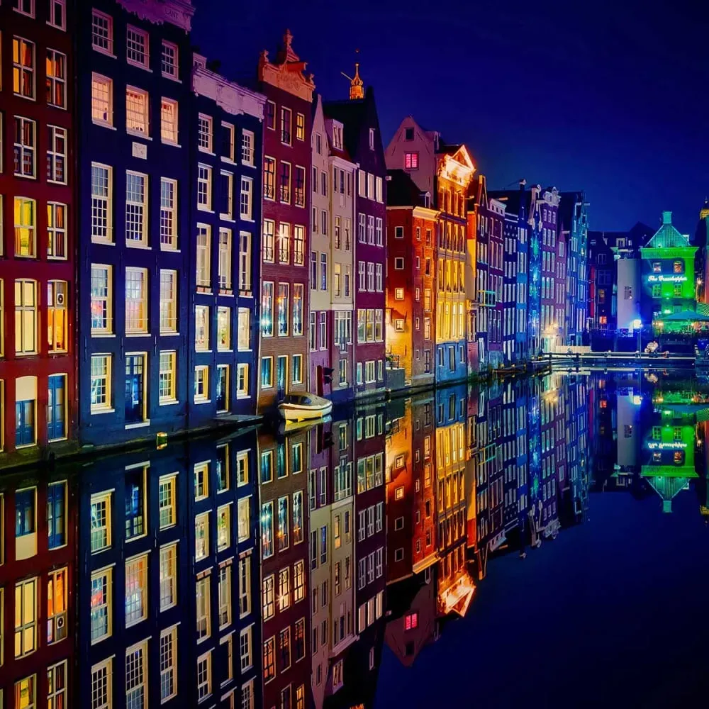 Illustration numéro 3 du produit Tableau ville fenêtre d'Amsterdam imprimé sur toile 90x60 cm