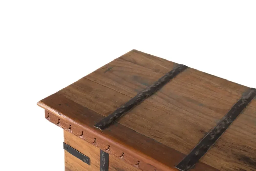 Illustration numéro 3 du produit Coffre en bois recyclé avec ouverture par le haut et quincaillerie