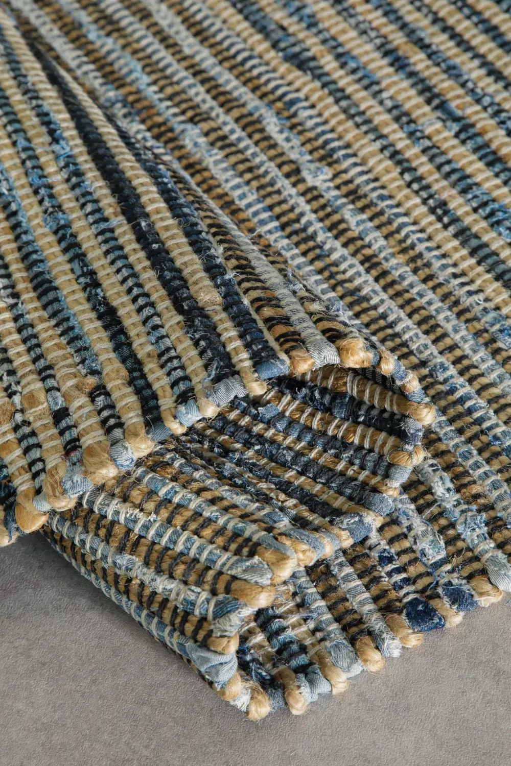 Illustration numéro 3 du produit Tapis fait main denim et jute naturel et bleu 80x150