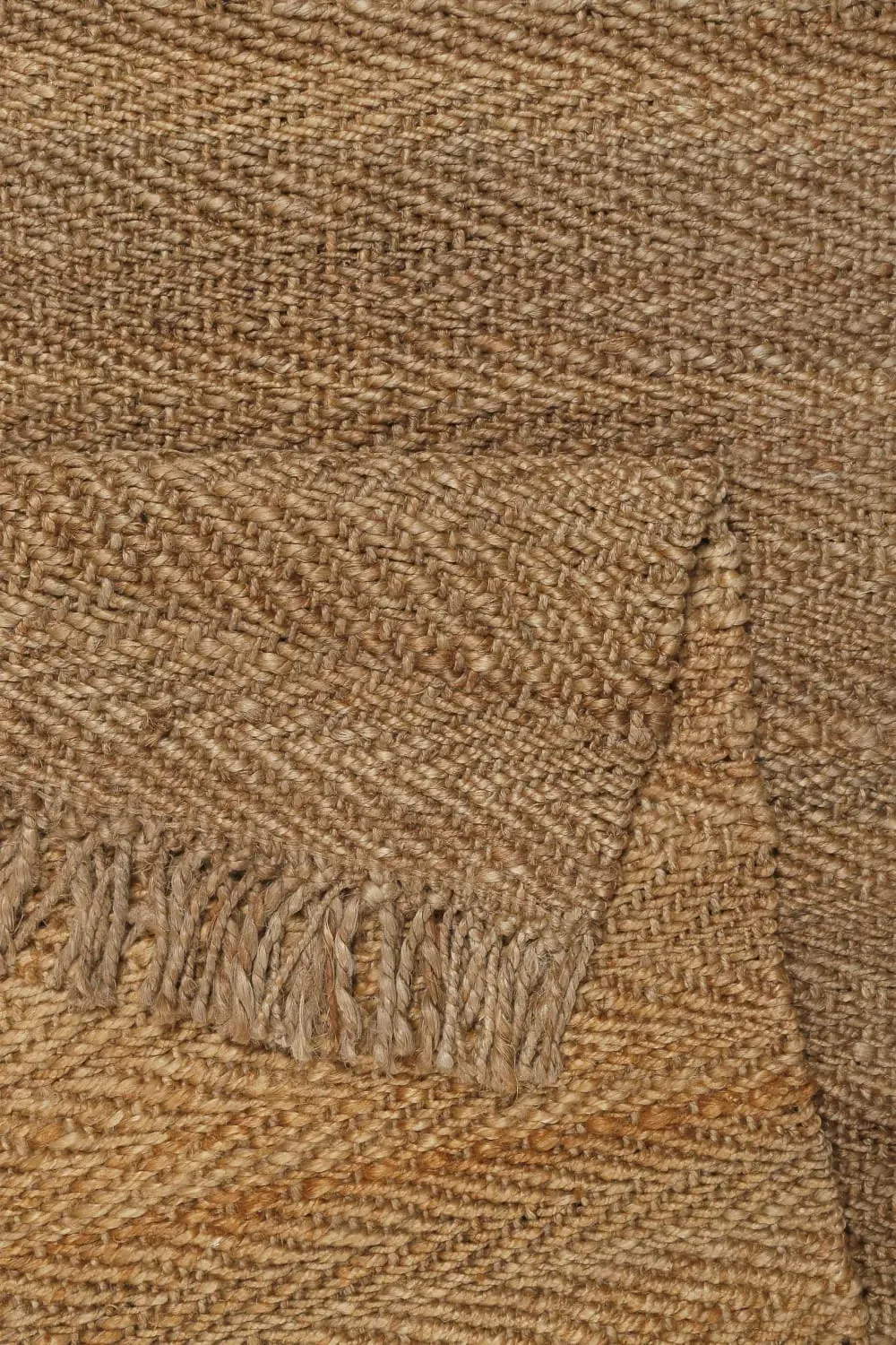 Illustration numéro 3 du produit Tapis en jute naturelle fait main motif chevrons à franges 160x230