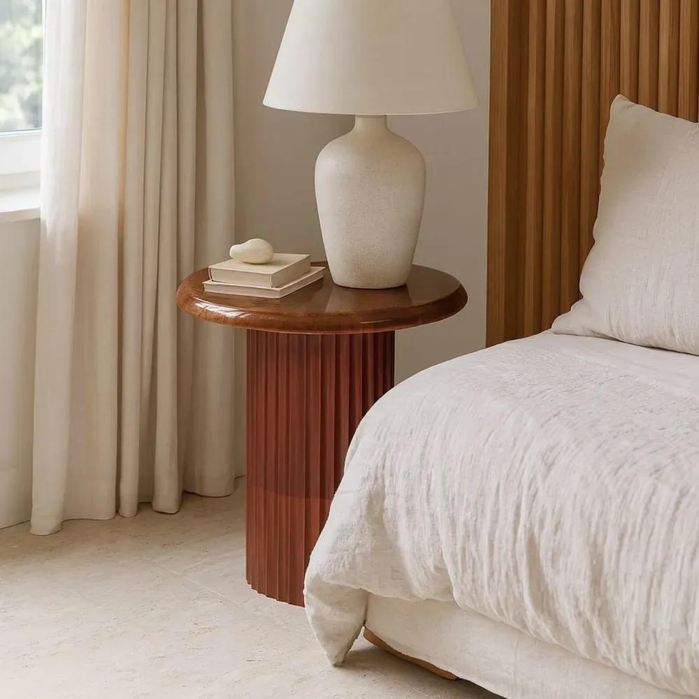 Illustration numéro 3 du produit Table d'appoint en bois de manguier émaillé