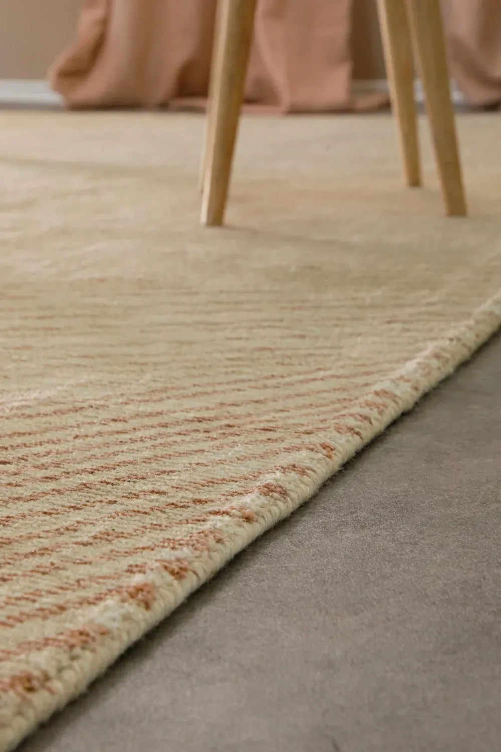 Illustration numéro 3 du produit Tapis laine viscose fait main beige,brun, inspiration nature 110x170