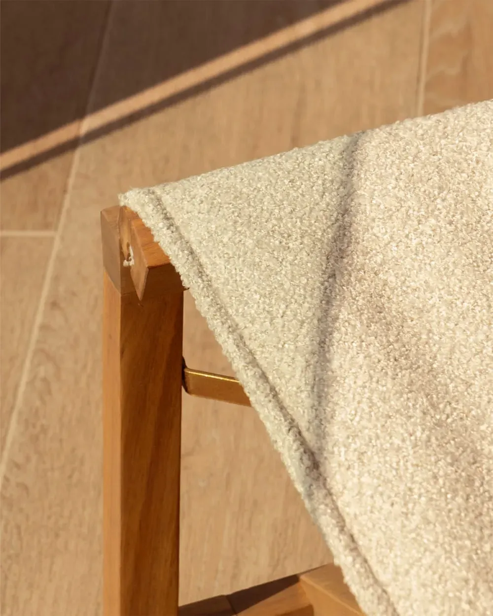 Illustration numéro 3 du produit Fauteuil club beige