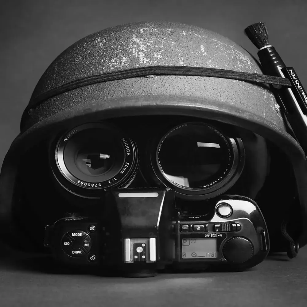 Illustration numéro 3 du produit Tableau reporter de guerre toile imprimée 120x80 cm