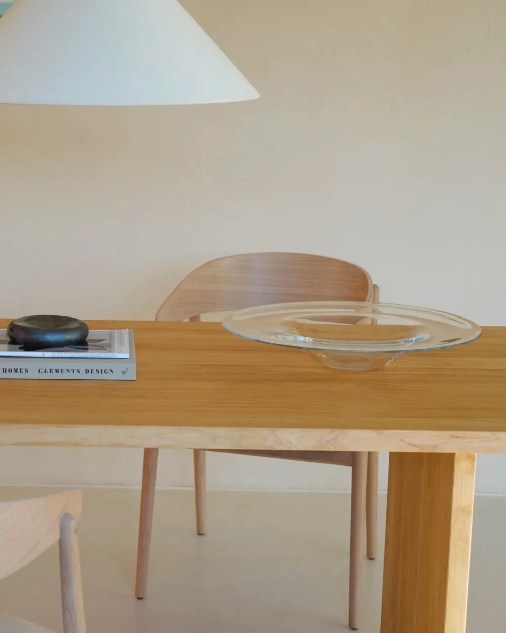 Illustration numéro 3 du produit Table à manger en bois 160 cm