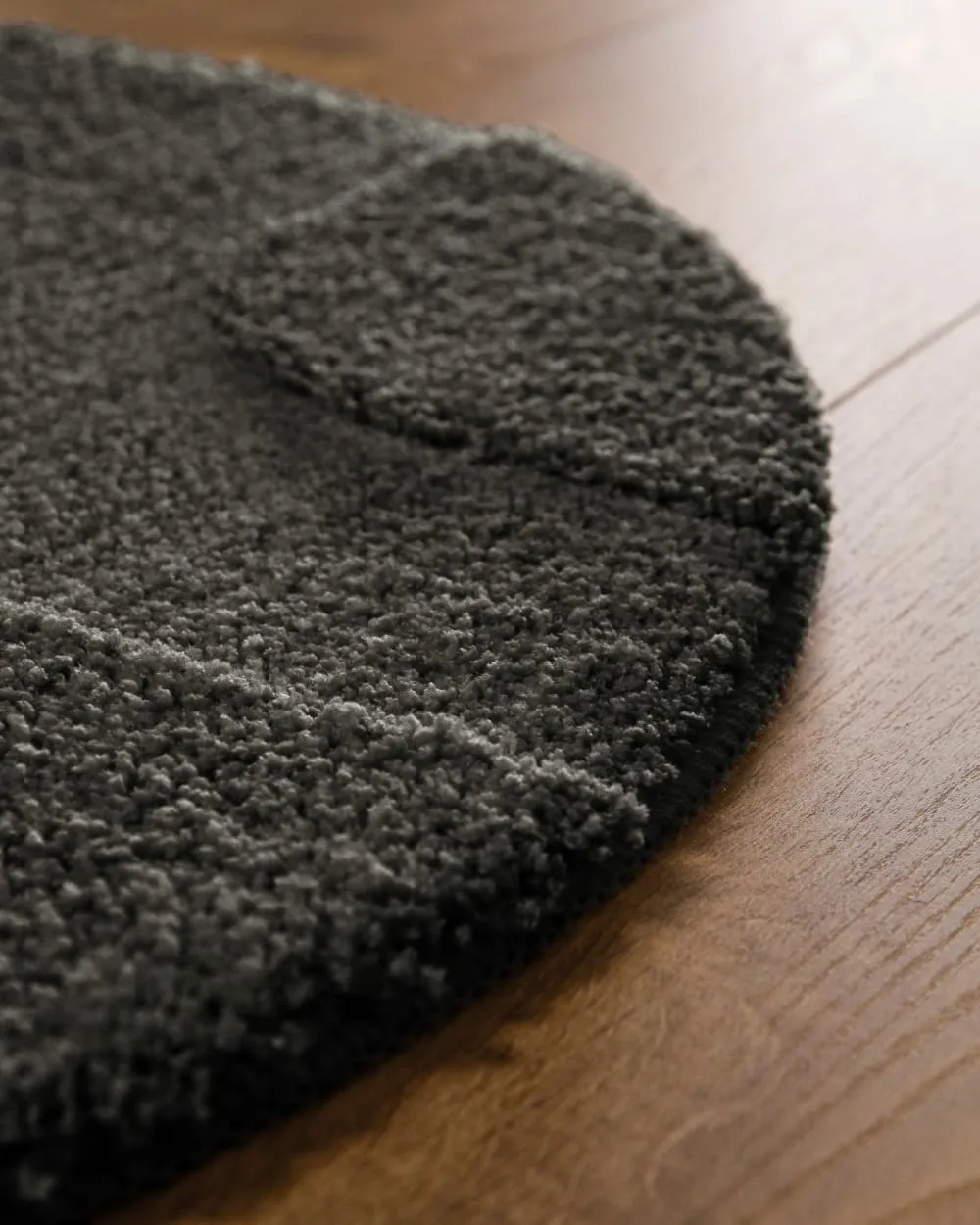 Illustration numéro 3 du produit Tapis de bain rond à relief anthracite 80 rd.