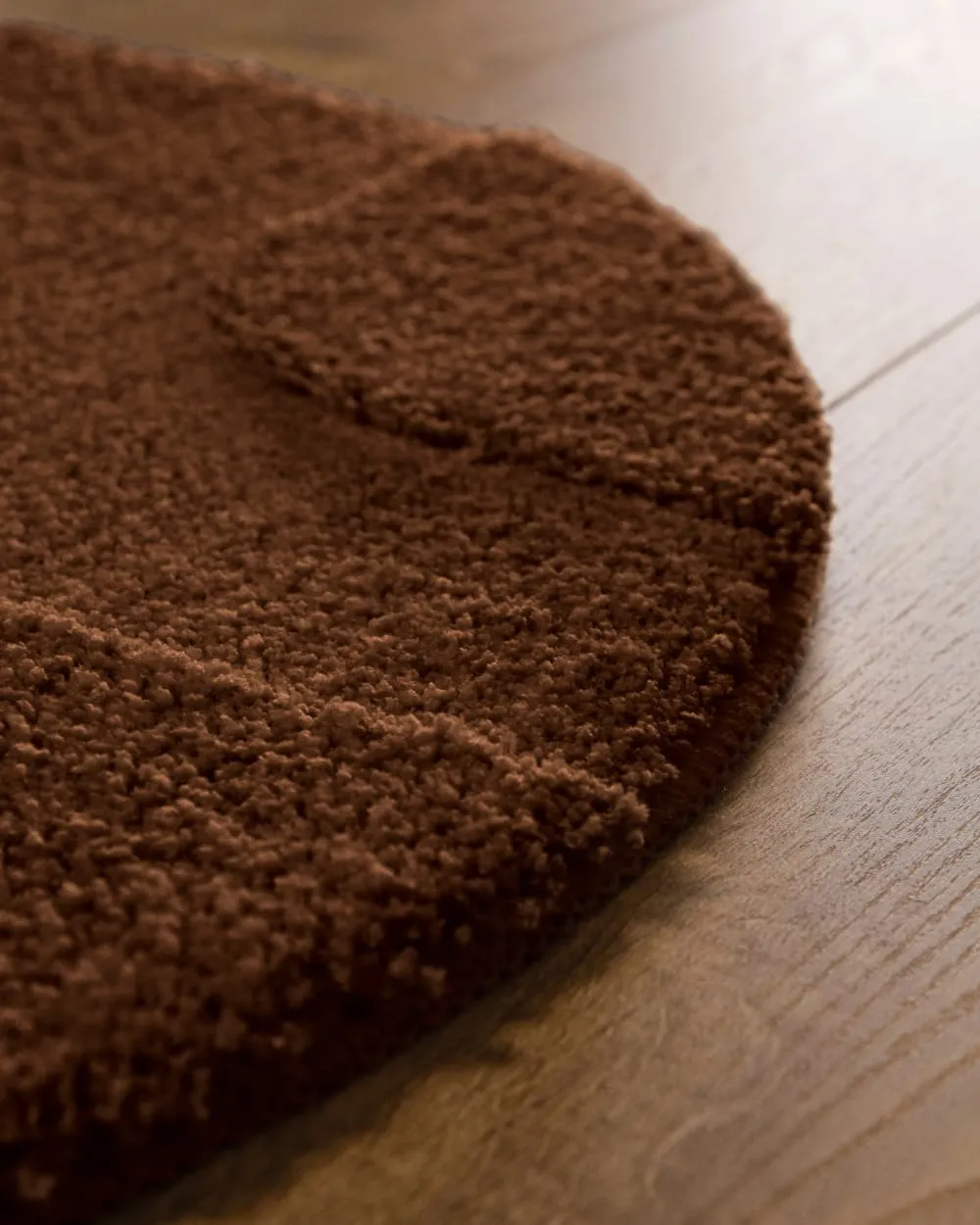 Illustration numéro 3 du produit Tapis de bain rond à relief marron 80 rd.