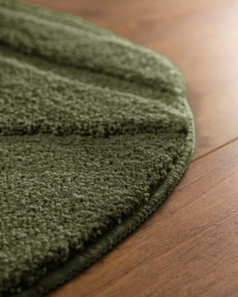 Illustration numéro 3 du produit Tapis de bain rond à relief kaki foncé 80 rd.