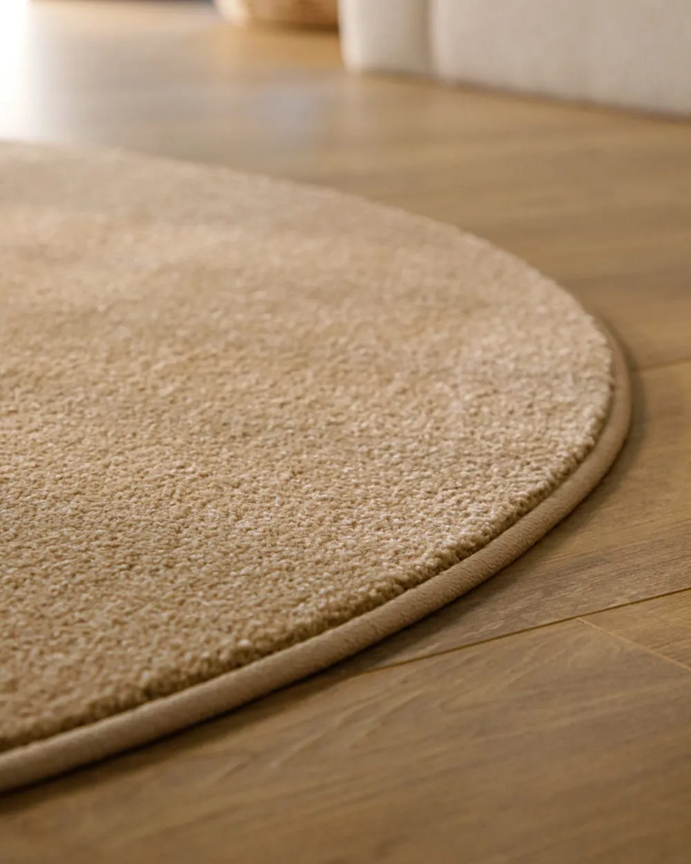 Illustration numéro 3 du produit Tapis rond tissé velours ras beige sable 160 rd.
