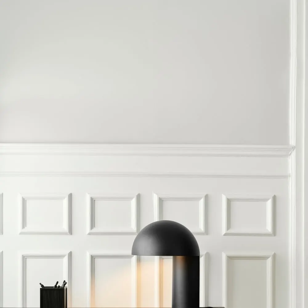 Illustration numéro 3 du produit Lampe de table en acier coloris noir