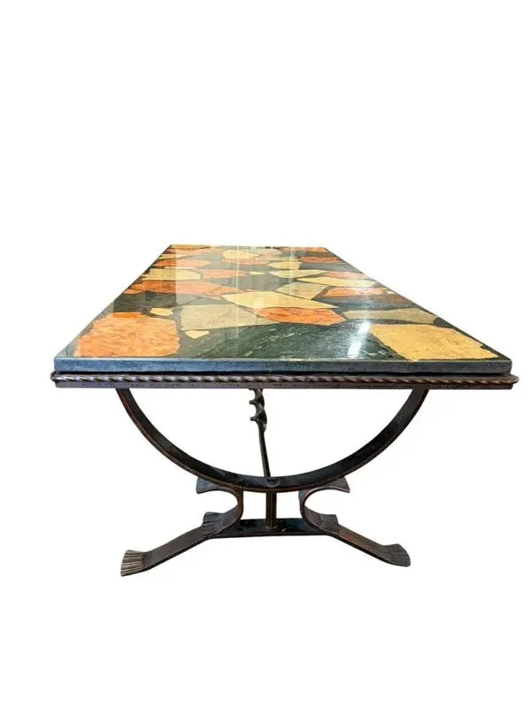 Illustration numéro 3 du produit Table basse vintage en pierre avec cadre en fonte