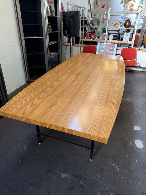 Illustration numéro 3 du produit Table de conférence