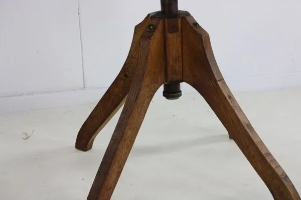 Illustration numéro 3 du produit Chaise de bureau Europa design allemand des années 20 pour Olympia Büromaschinenwerke AG