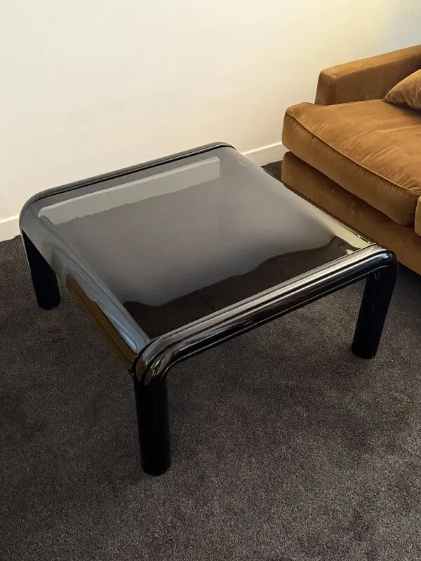 Illustration numéro 3 du produit Table basse Orsay – Gae Aulenti – Années 70