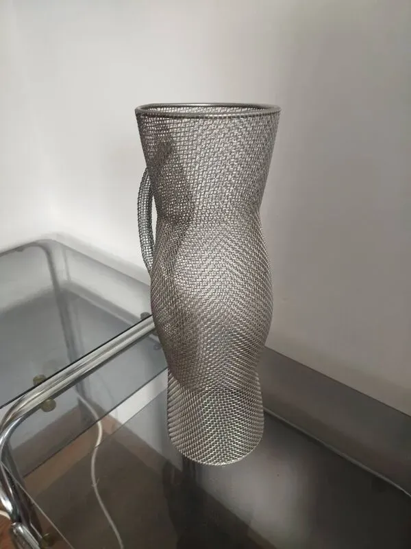 Illustration numéro 3 du produit Pichet décoratif en maille métallique vintage