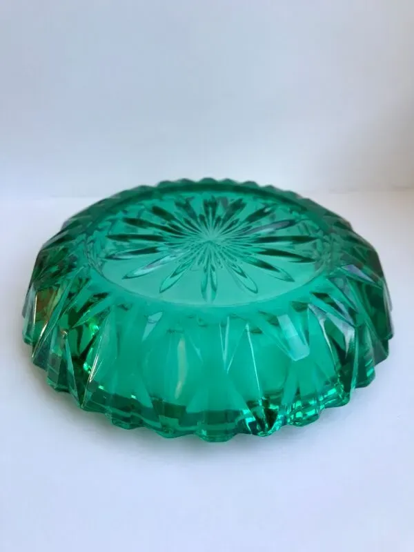 Illustration numéro 3 du produit Cendrier en verre vert années 60-70