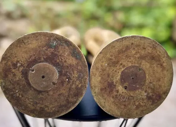 Illustration numéro 3 du produit Paire de vases britannique Trench Art