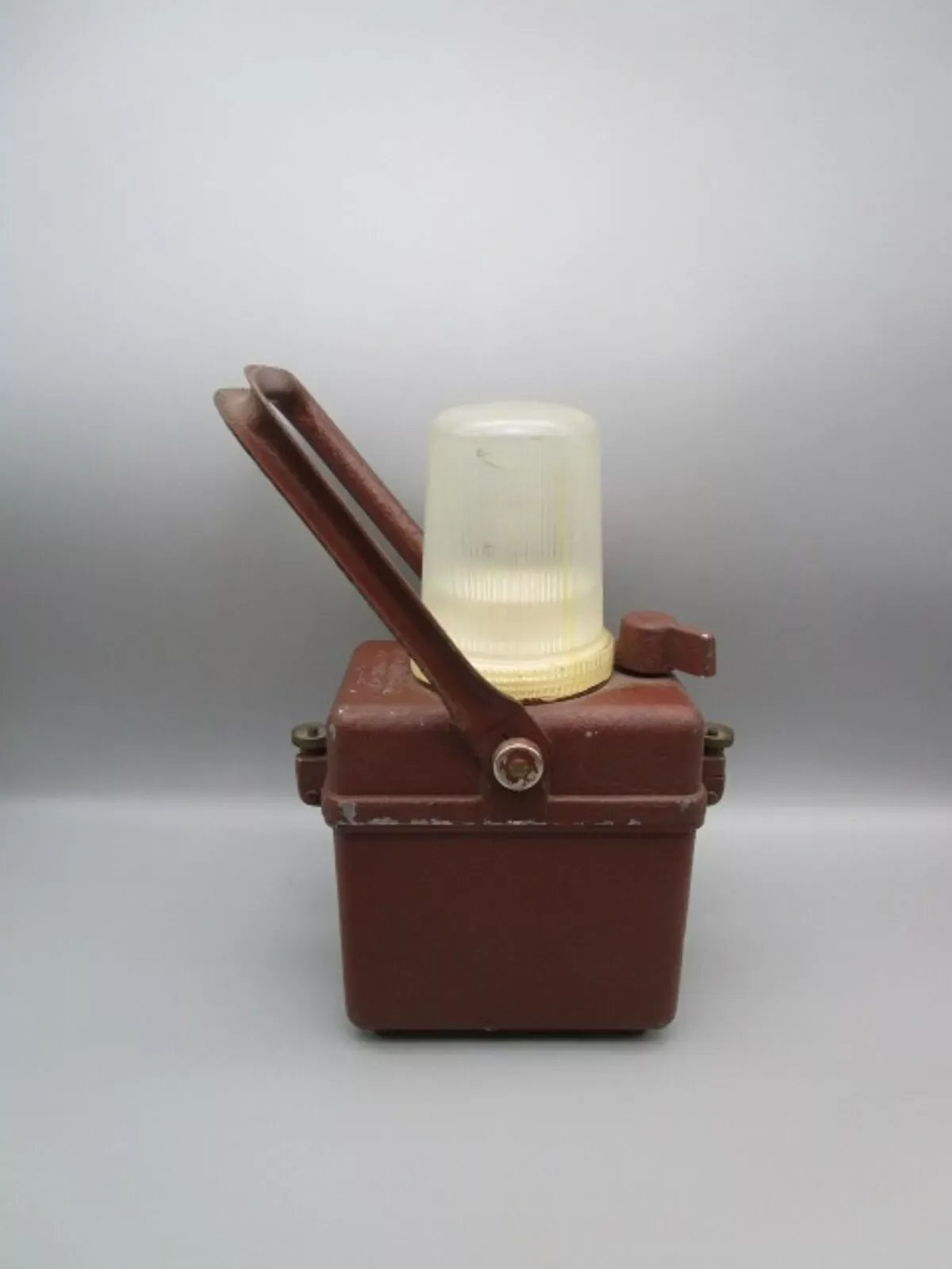 Illustration numéro 3 du produit Lampe ancienne, marque Wonder, type Tifon. déco loft