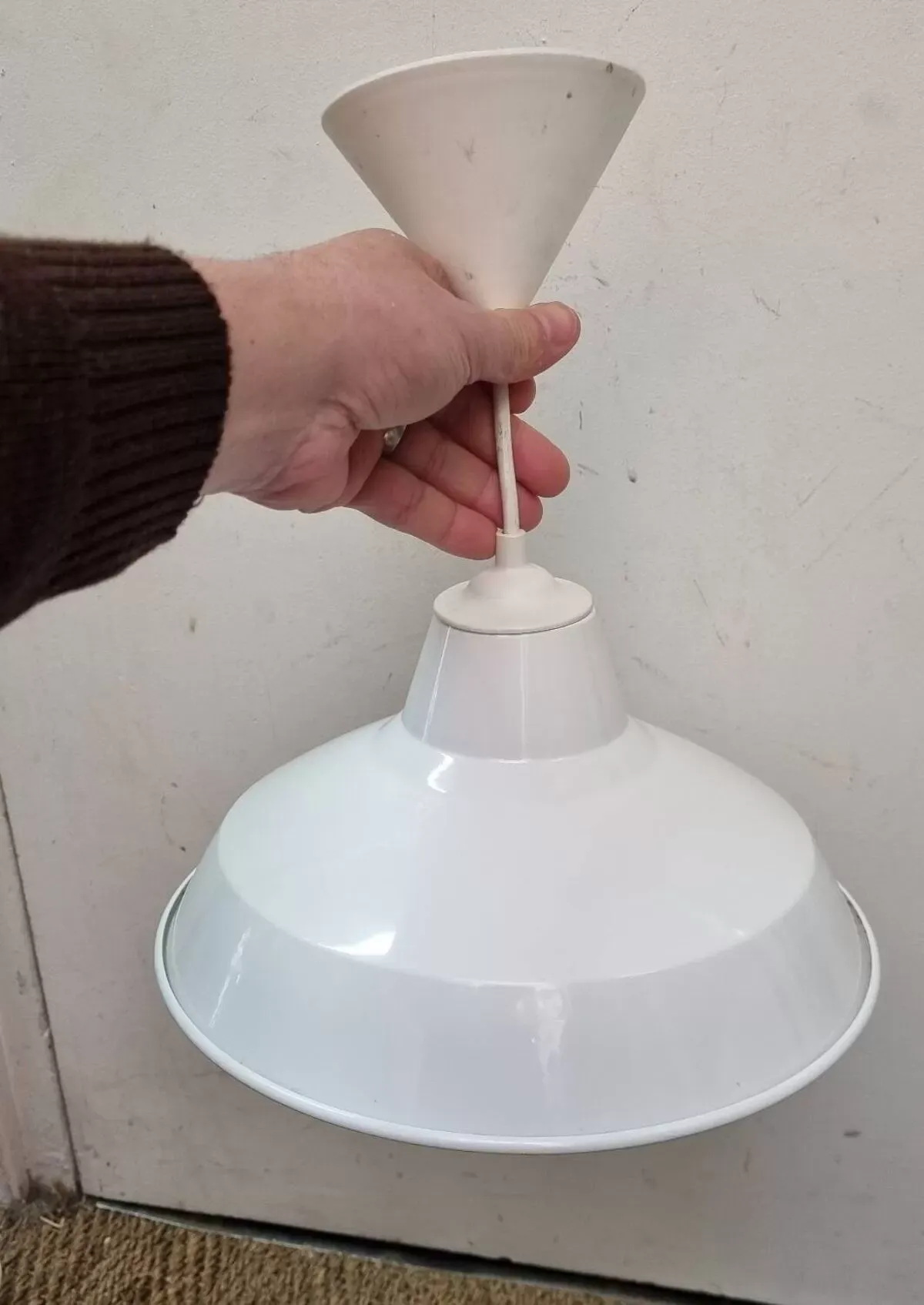 Illustration numéro 3 du produit Suspension fer blanc industrielle