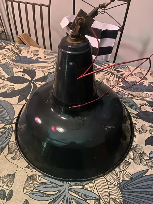 Illustration numéro 3 du produit Luminaire industriel émaillé