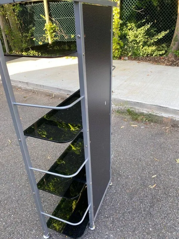 Illustration numéro 3 du produit Étagère vintage en métal chromé et verre fumé 143cm