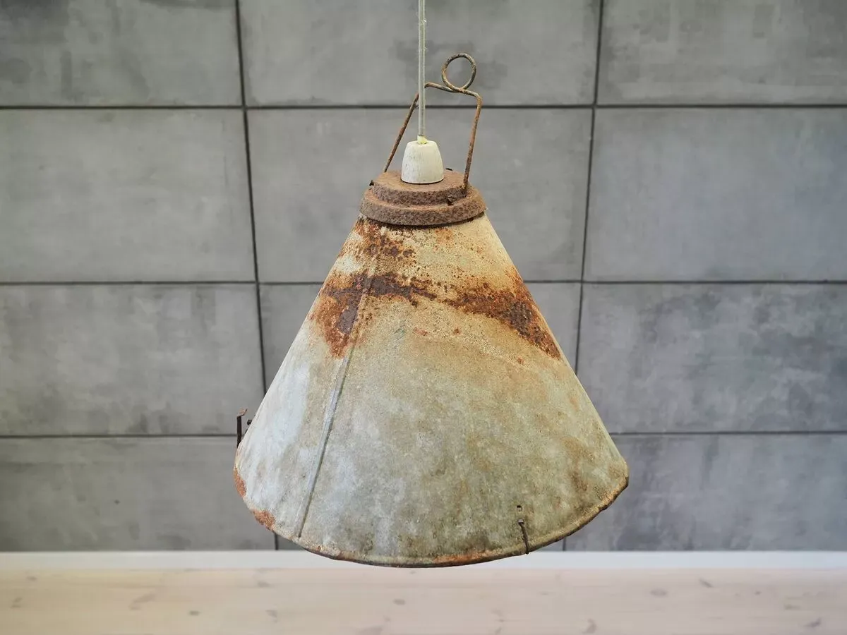 Illustration numéro 3 du produit Lampe en métal, style industriel, années 50