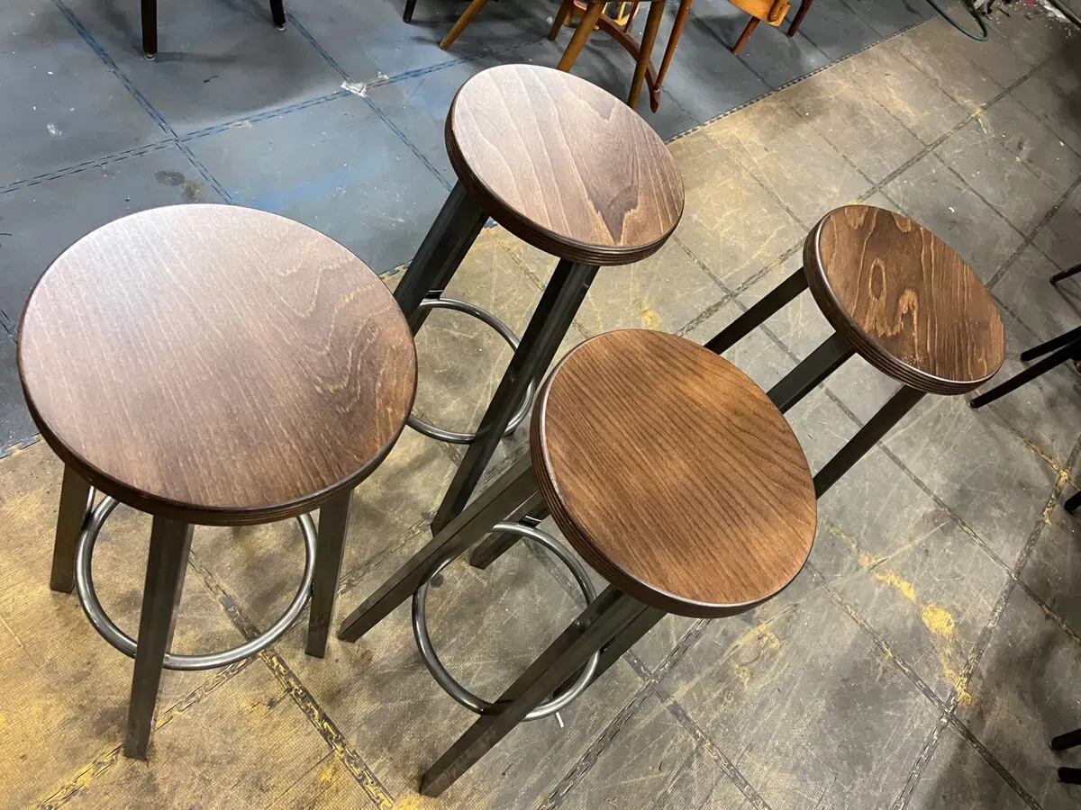 Illustration numéro 3 du produit Lot de 4 tabourets