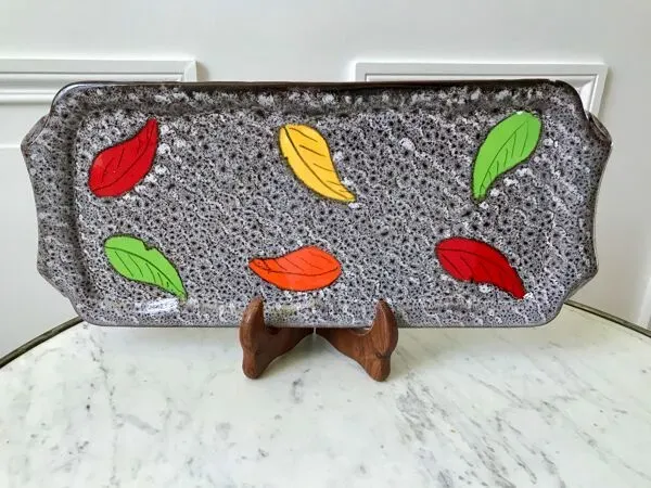 Illustration numéro 3 du produit Plat à cake en céramique fat lava années 70