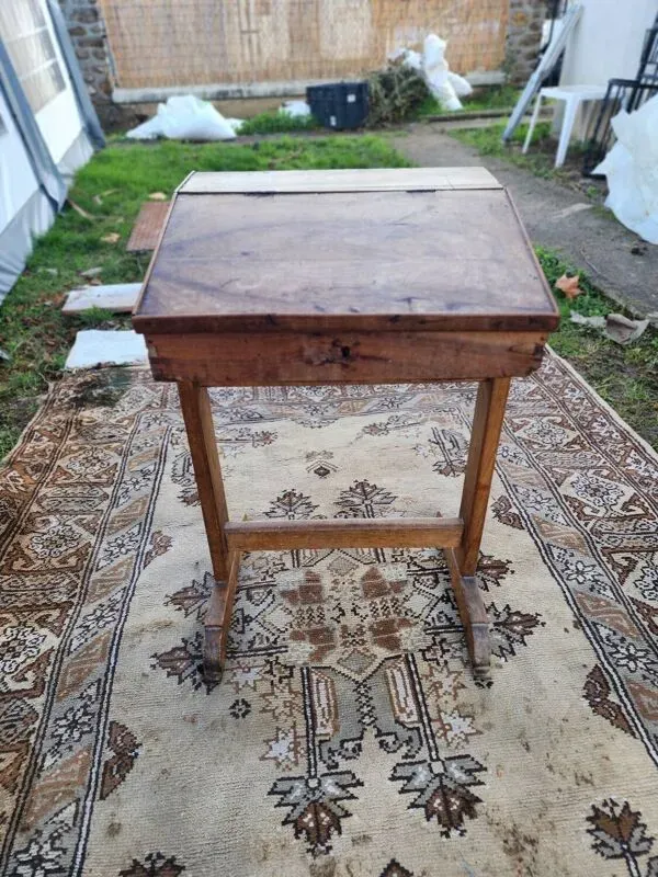 Illustration numéro 3 du produit Pupitre d'écolier