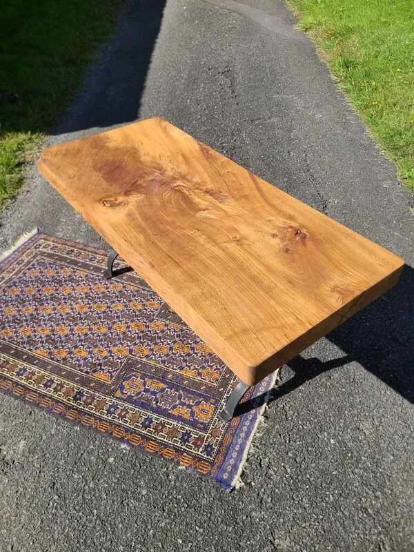 Illustration numéro 3 du produit Table basse brutaliste, art populaire année 20