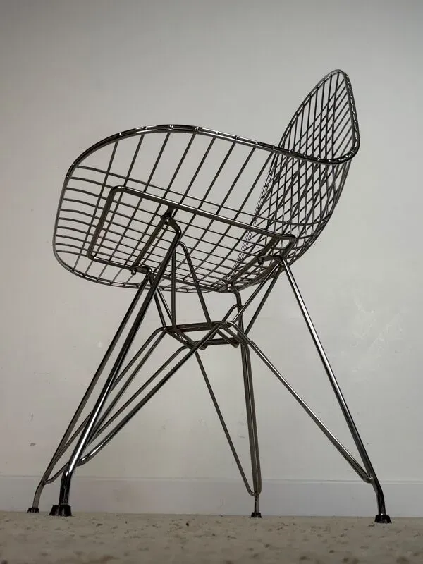 Illustration numéro 3 du produit Chaises filaires chromées vintage