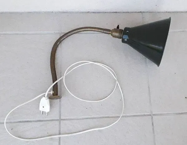 Illustration numéro 3 du produit Lampe d'atelier