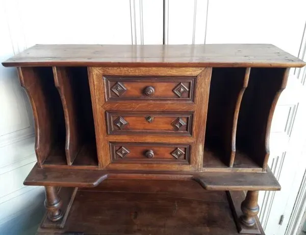 Illustration numéro 3 du produit Bureau à pente avec trieur, tiroirs et casiers de rangement