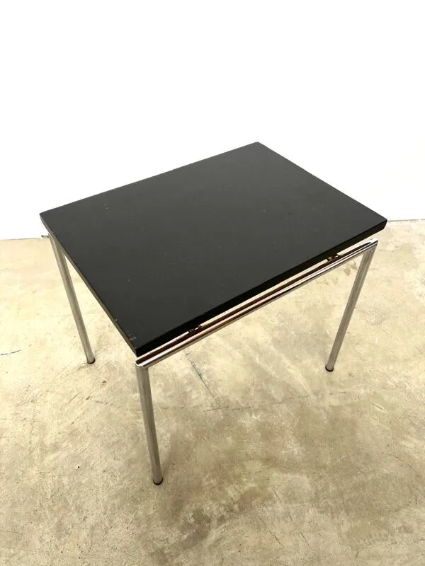 Illustration numéro 3 du produit Bout de canapé vintage – Chrome et noir – Pays-Bas 1960