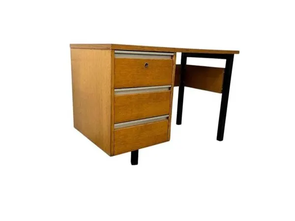 Illustration numéro 3 du produit Bureau en bois vintage avec cadre en acier noir