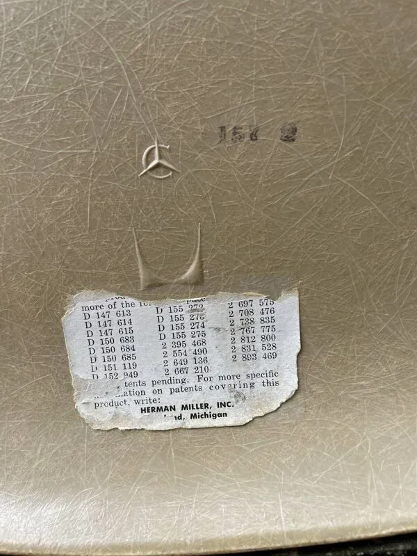 Illustration numéro 3 du produit Coque Beige Fiberglass Side Chair Eames Vintage by Herman Miller