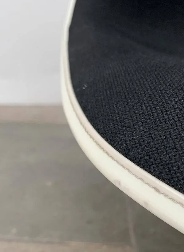 Illustration numéro 3 du produit Chaise en fibre de verre La Fonda par Charles & Ray Eames pour Herman Miller, années 1960