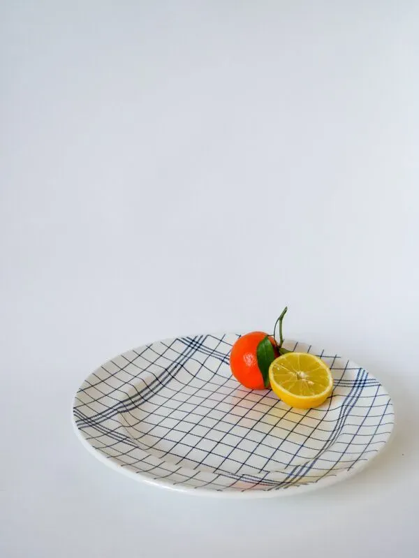 Illustration numéro 3 du produit Plat rond Gien rayé bleu et blanc 1960