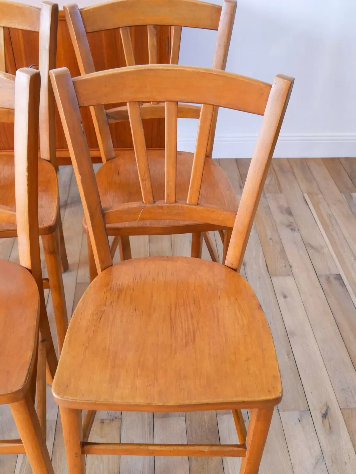 Illustration numéro 3 du produit Ensemble de 6 chaises bistrot en bois Luterma 1950