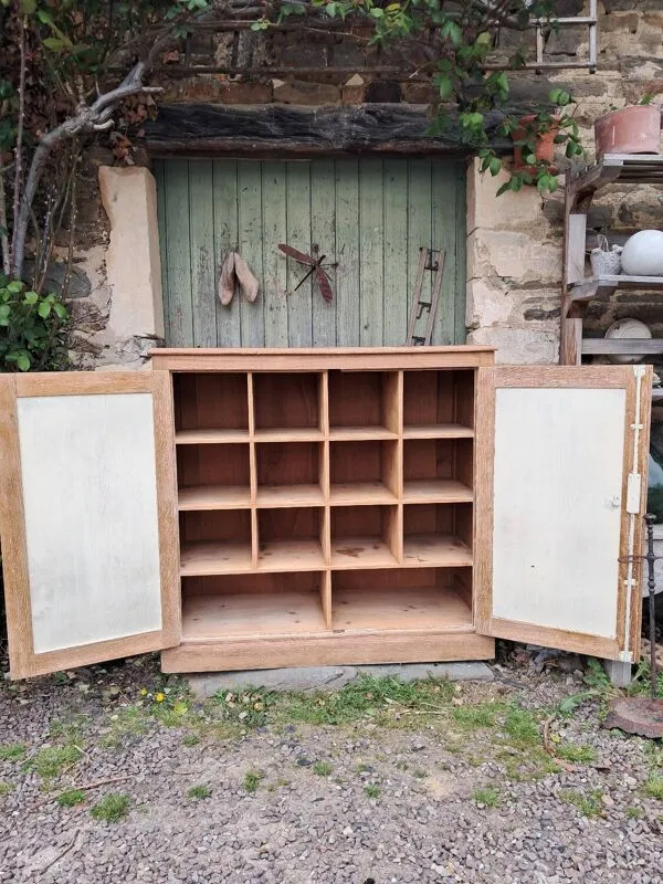 Illustration numéro 3 du produit Buffet à casiers