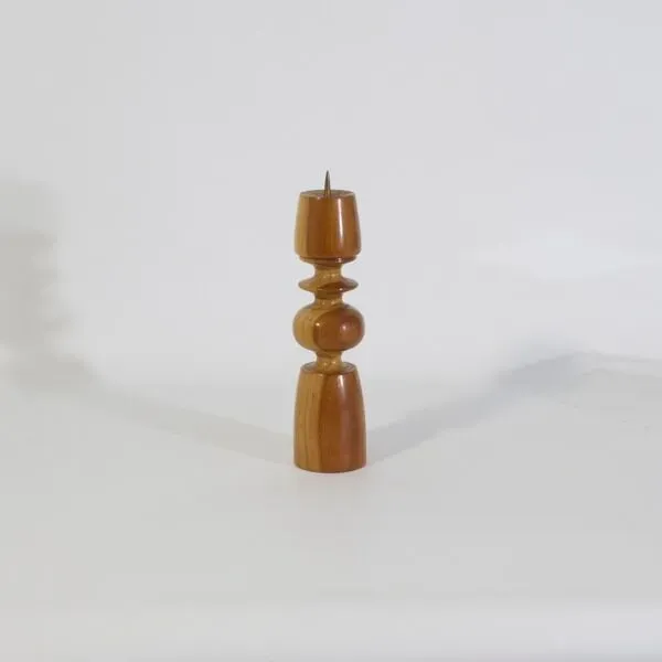 Illustration numéro 3 du produit Bougeoir en bois massif tourné et laiton