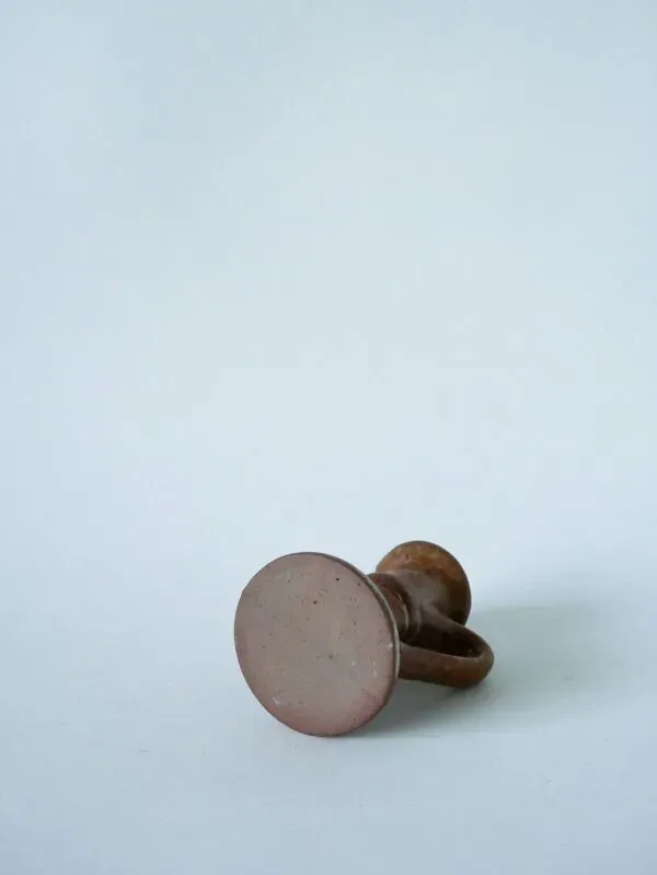 Illustration numéro 3 du produit Bougeoir en grès émaillé 1970