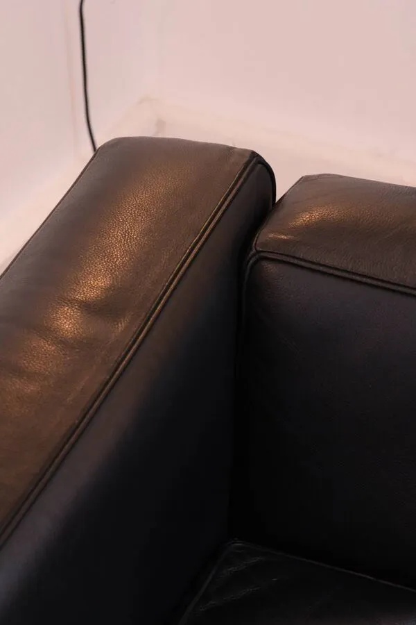 Illustration numéro 3 du produit Fauteuil ''LC2'' par Lecorbusier, Charlotte Perriand pour Cassina